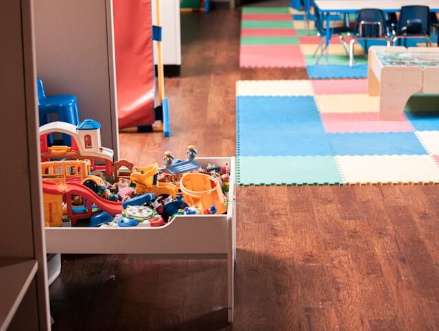 Activities for Toddlers Who Get Bored Easily (That Actually Keep Their Attention) - GoCozyy Play Blankets