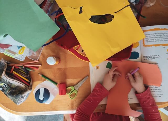 Best Quiet Activities for Toddlers in Public (That Actually Keep Them Busy) - GoCozyy Play Blankets