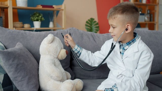 Waiting Room Activities for Toddlers (Doctor Visits Without the Meltdown) - GoCozyy Play Blankets